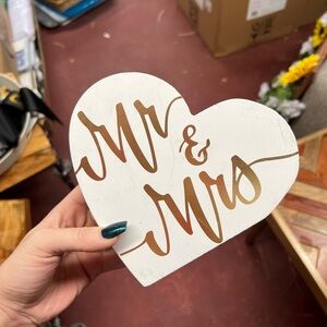 Mr and Mrs sign